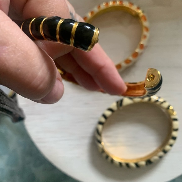 3 Bracelets Kenneth Cole enamel hinged Zebra, Giraffe or black striped bracelets - Picture 11 of 13